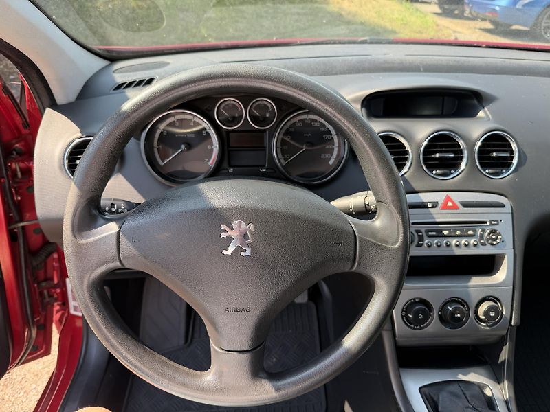 Peugeot 308 1.4i - fotka 18 z 22