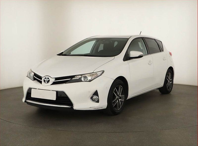 Toyota Auris (2015) 1.6 Valvematic, ČR,1.maj - fotka 2 z 17