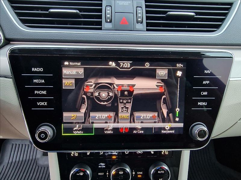 Škoda Superb 2.0TDI 147kW 4x4 DSG L&K,1Maj - fotka 33 z 50