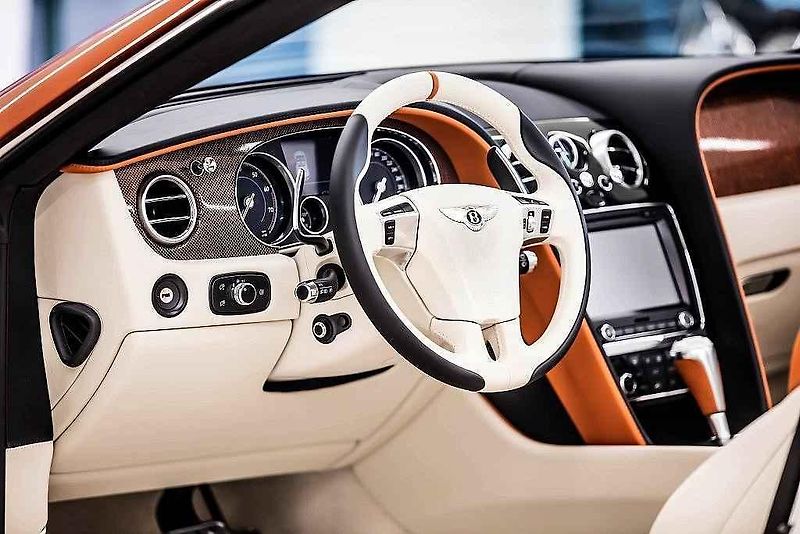 Bentley v Dubaji otevřelo svůj největší showroom.