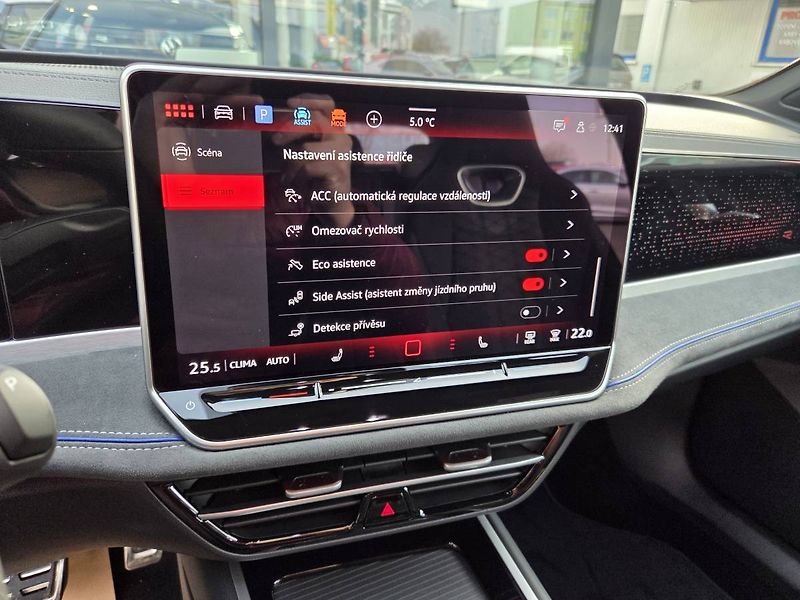 Volkswagen Passat Variant (2025) R-Line 2.0 TDI BlackStyle - fotka 30 z 51