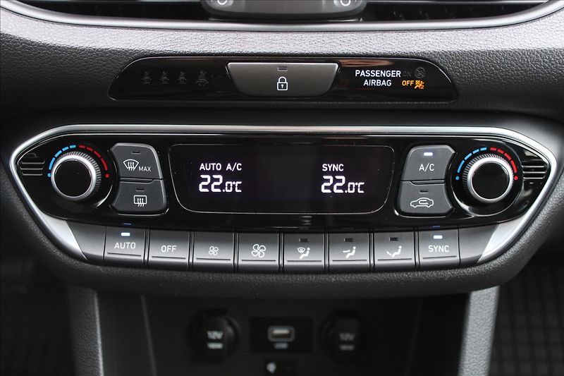 Hyundai i30 1,5 TGDI  1MAJ,AT,SMART,ZÁRUKA - fotka 15 z 41