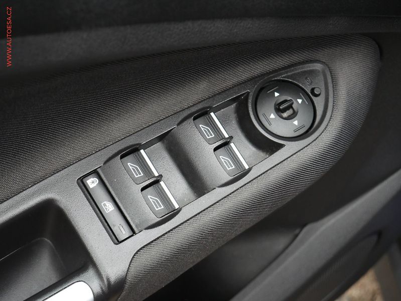 Ford C-MAX (2016) 1.0 EB, ČR, AC, výhřev sed - fotka 17 z 18