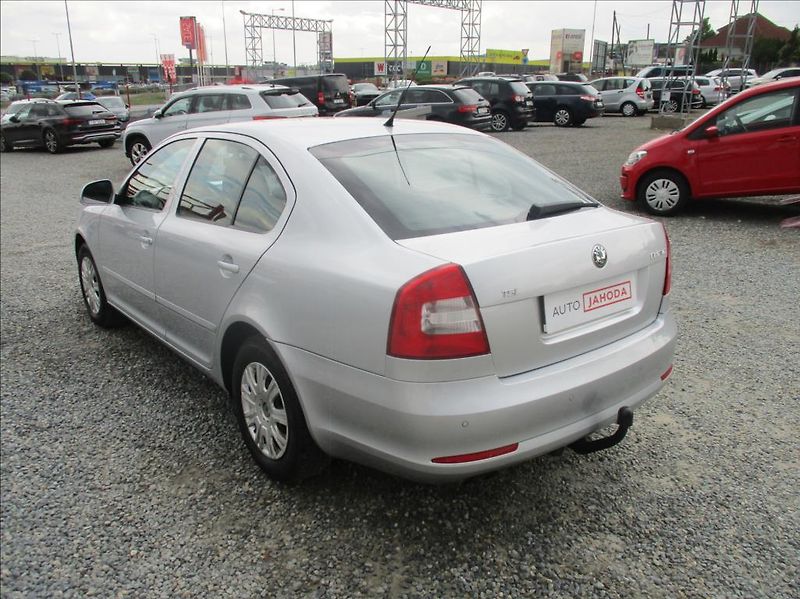 Škoda Octavia 1,4 TSI, klima, serv. kniha, - fotka 8 z 32