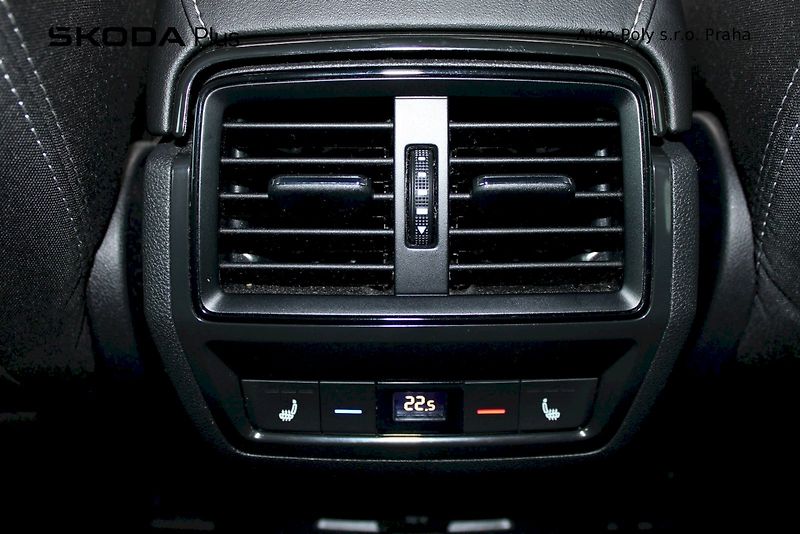 Škoda Karoq (2023) 1,5 TSI 110 kW Sportline - fotka 27 z 30
