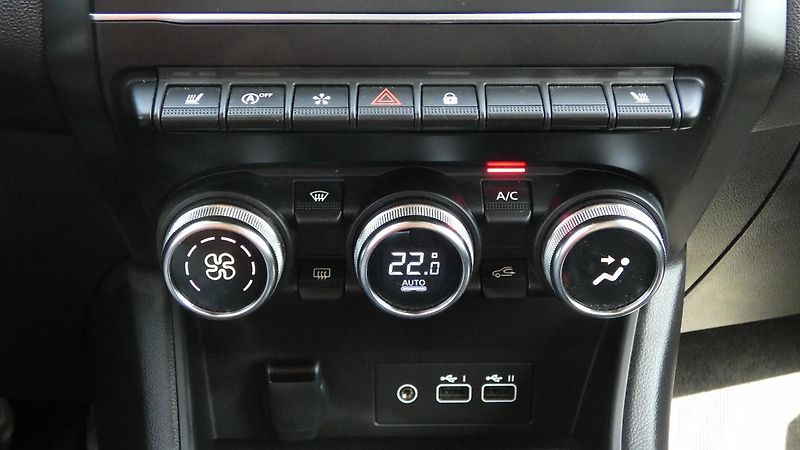 Renault Captur 1,3  TCe 140 Techno EDC - fotka 16 z 22