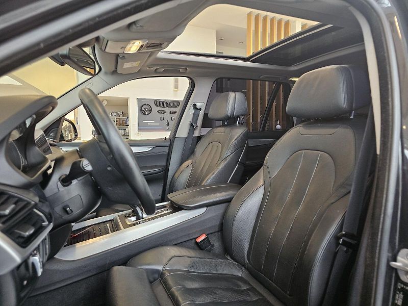 BMW X5 xDrive30d - fotka 9 z 23