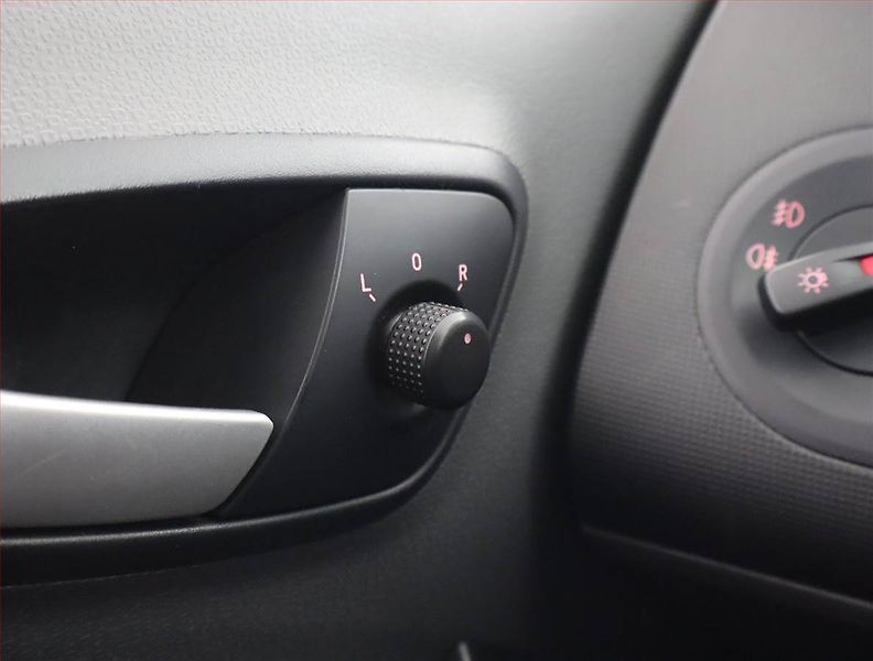 Seat Ibiza (2010) 1.4 16V, Serv.kniha, po STK - fotka 15 z 18