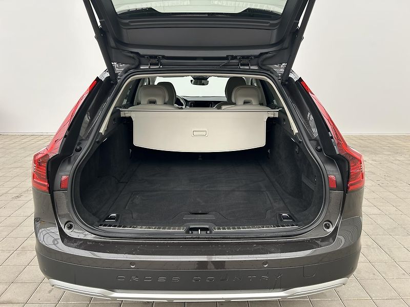 Volvo V90 2.0  B5 4x4 Cross Country Plus - fotka 12 z 30