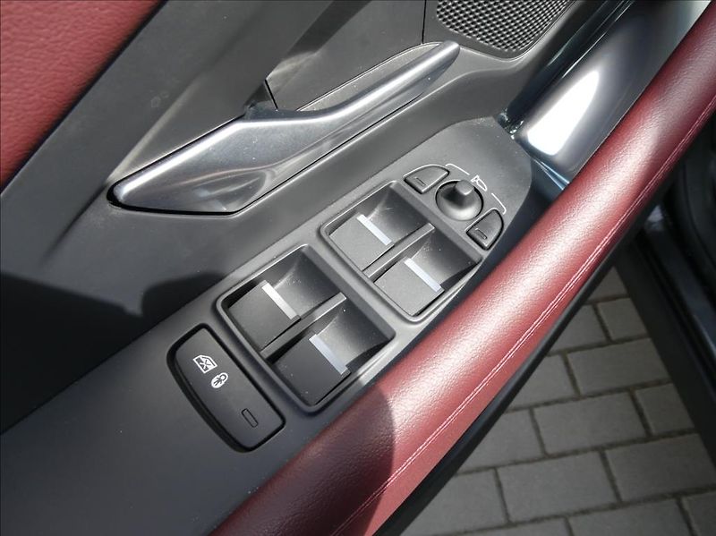 Jaguar E-Pace 2,0 D165,R-Dyn SE,1.maj,ČR,zár - fotka 15 z 38