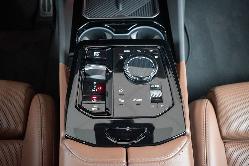 BMW Řada 5 540d xDrive ///M*HK*ČR*ZÁRUKA - fotka 26 z 55