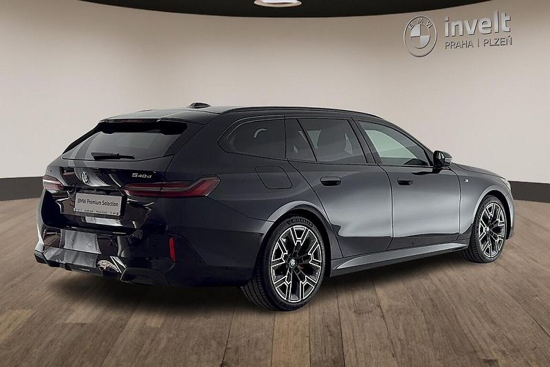 BMW Řada 5 540d xDrive Touring - fotka 3 z 21