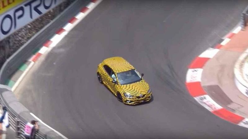 Maskovaný prototyp Renaultu Mégane R.S..
