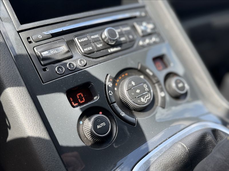 Peugeot 5008 1,6 HDI 7MÍST NAVI TAŽNÉ - fotka 13 z 27
