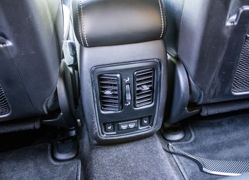 Jeep Grand Cherokee - fotka 17 z 21