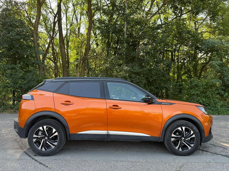Peugeot 2008 (2020) GT LINE,130 koní, Automat 8st. - fotka 8 z 23