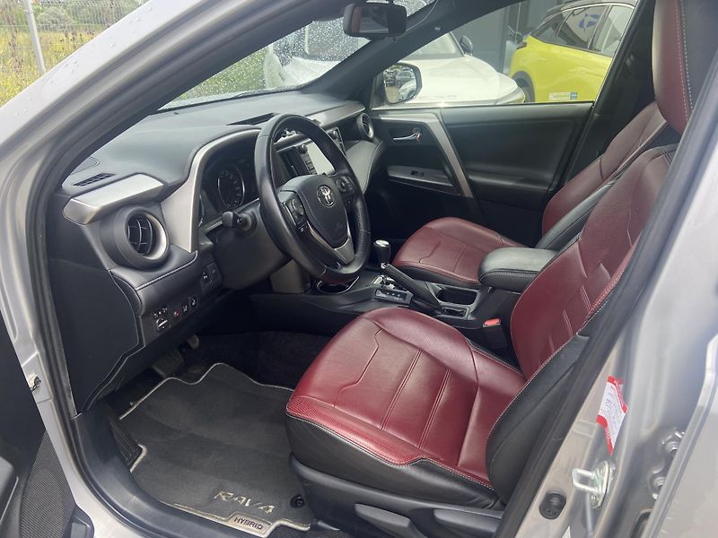 Toyota RAV4 2.5 HSD e-CVT AWD Selection - fotka 10 z 23