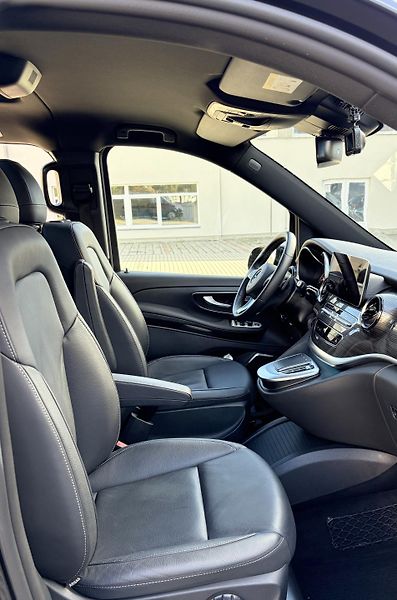Mercedes-Benz Třídy V (2023) V300d L LUX 6/7+1 PANO 4M - fotka 13 z 21