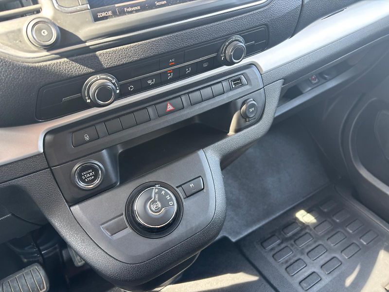 Toyota ProAce Verso 2,0 D-4D L2 Family AT - fotka 21 z 25