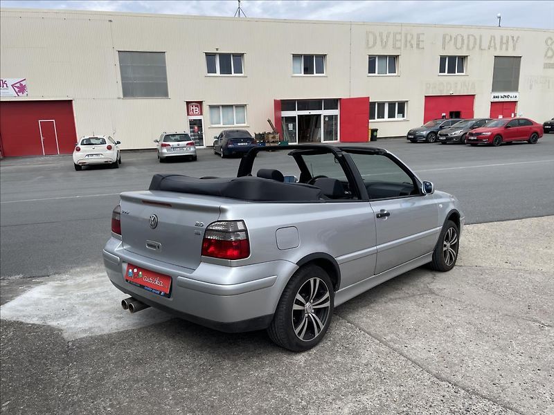 Volkswagen Golf 2,0i 85kW*Pěkný stav* - fotka 12 z 44
