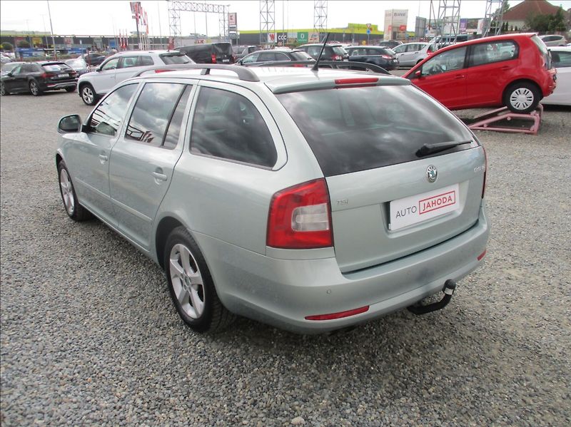 Škoda Octavia 1,4 TSI, klima,xenon,servis, - fotka 8 z 36