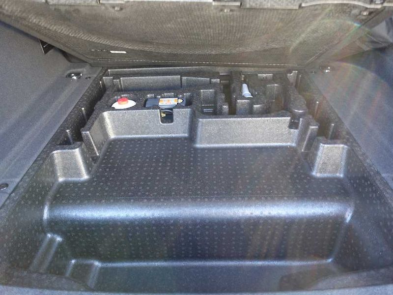 Land Rover Range Rover Velar 3,0  Dynamic SE D300 - fotka 34 z 38
