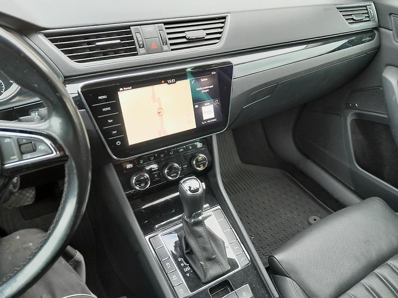 Škoda Superb (2018) 140kW 4x4 L&K WEBASTO-DPH - fotka 16 z 21
