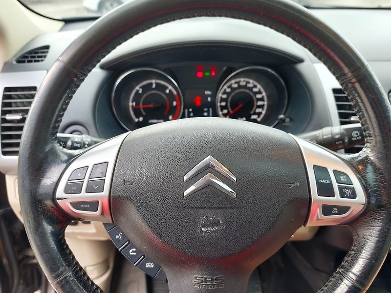 Citroën C-Crosser (2011) 2,2 HDI 4x4 7Míst 115 KW - fotka 19 z 33