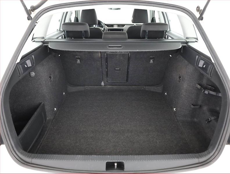 Škoda Octavia (2019) 1.6 TDI, Serv.kniha, Tempomat - fotka 11 z 15