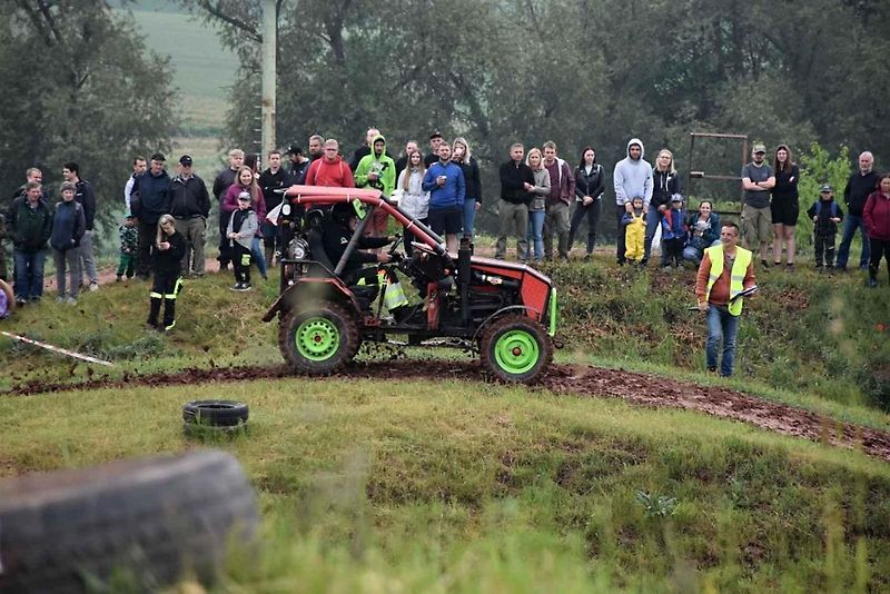 Z Traktoriády v Třebízi.
