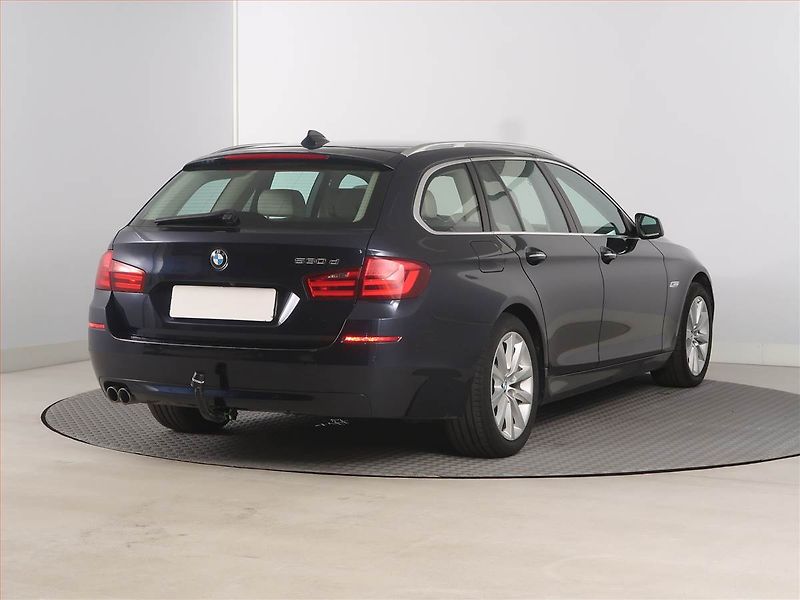 BMW Řada 5 (2010) 530d, Automat, Navi, Bi-Xenony - fotka 5 z 19