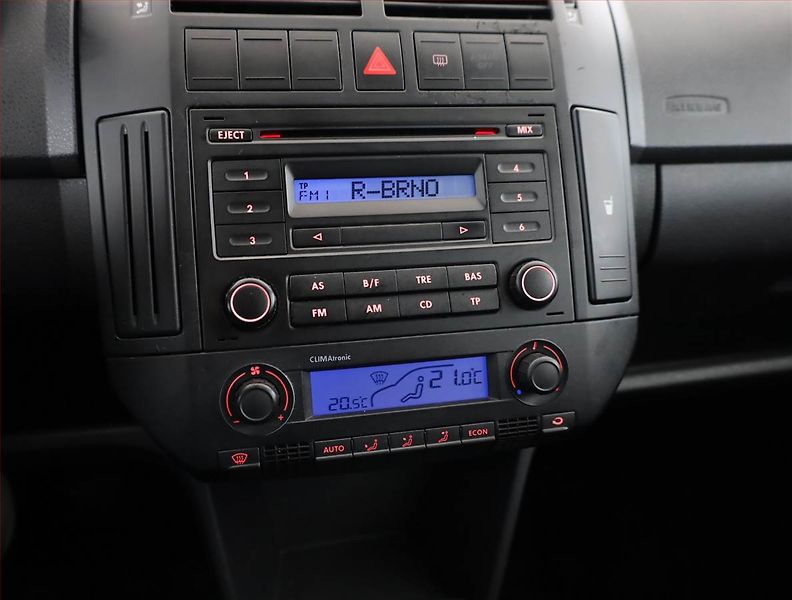 Volkswagen Polo (2006) 1.4 16V, nová STK, udržované - fotka 9 z 11