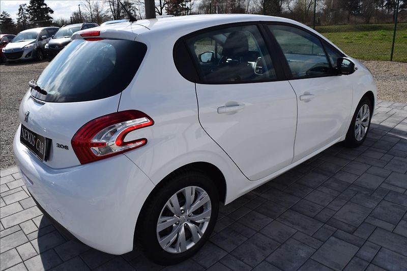 Peugeot 208 1,4 HDi 50KW NÍZKÉ KM KLIMA - fotka 5 z 50