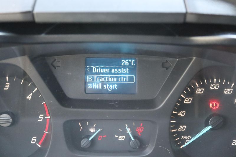Ford Transit Custom 2.2TDCI 74kW 8 MÍST - fotka 30 z 50