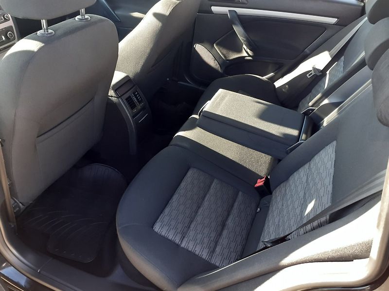 Škoda Octavia (2012) KOMBI 1.4 TSI - fotka 17 z 38