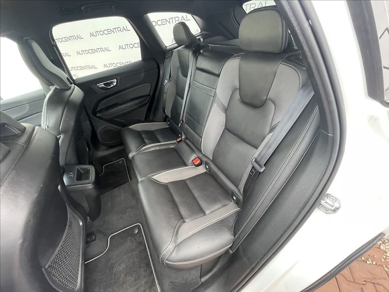 Volvo XC60 2,0 D,140kW,D4,4x4,AUT. R-DESI - fotka 24 z 25