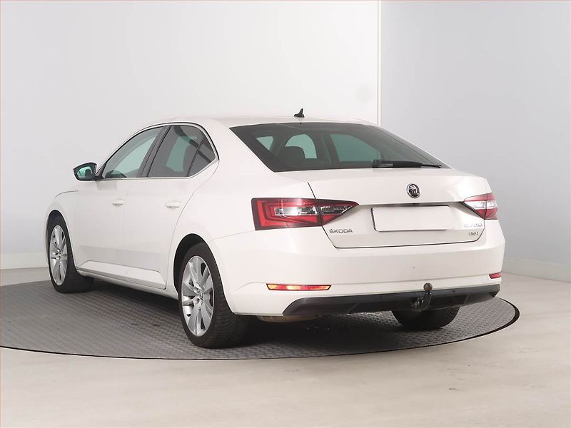 Škoda Superb (2016) Style 2.0 TDI 4x4, 4X4 - fotka 4 z 23