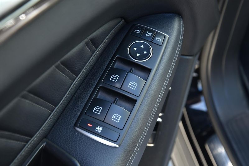 Mercedes-Benz GLS 350d 4MATIC AMG 7-MÍST DPH - fotka 31 z 34