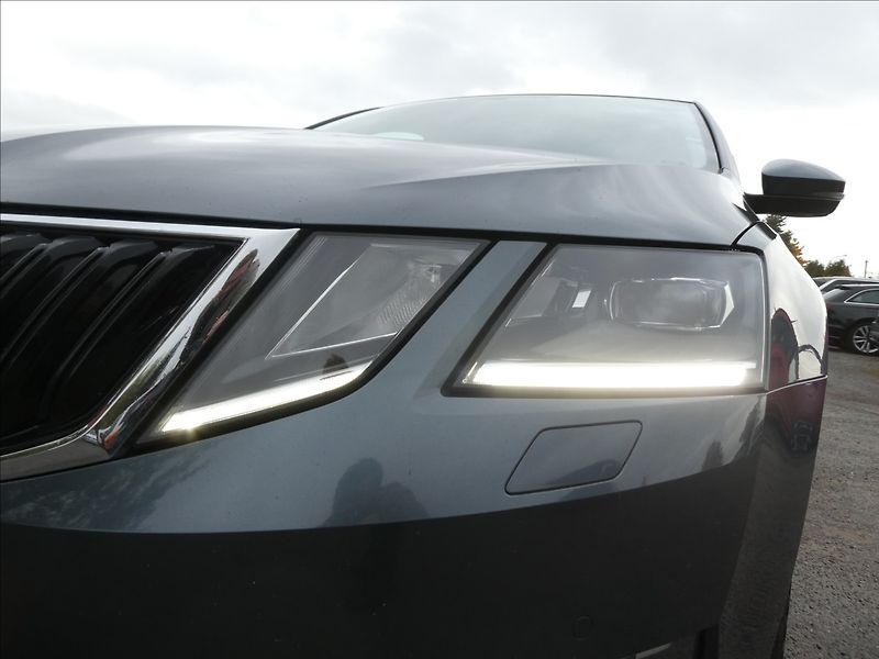 Škoda Octavia 2,0 TDi 110kW DSG STYLE, ČR - fotka 4 z 39