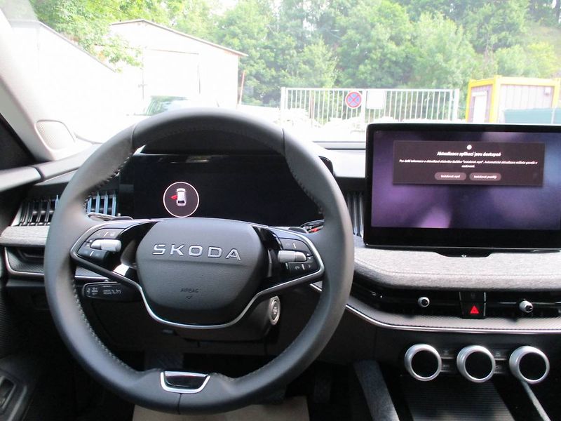 Škoda Superb Combi Selection 2,0TDI 110 kW - fotka 11 z 14