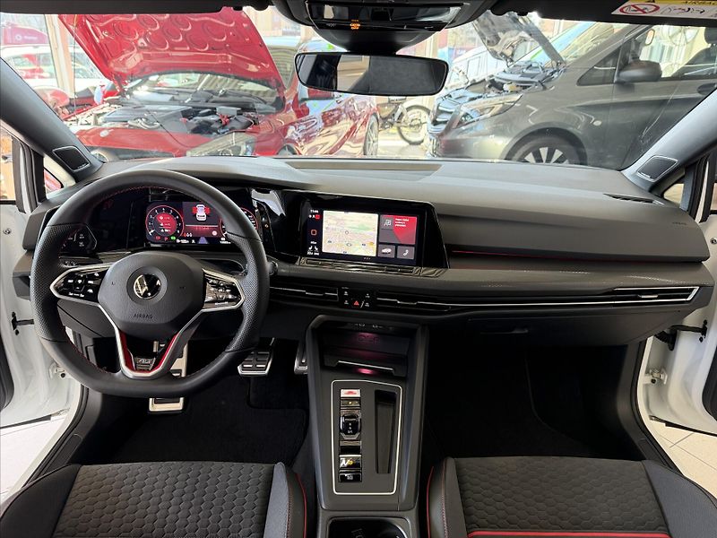 Volkswagen Golf 2,0   GTI EDICE 45 300 PS Akra - fotka 26 z 31