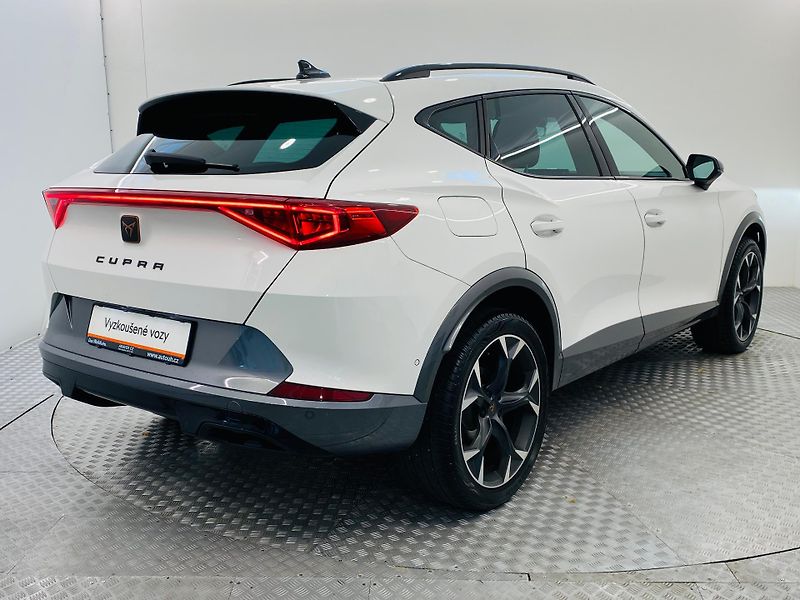 Cupra Formentor 1,5 1,5TSI 110kW DSG - fotka 2 z 23