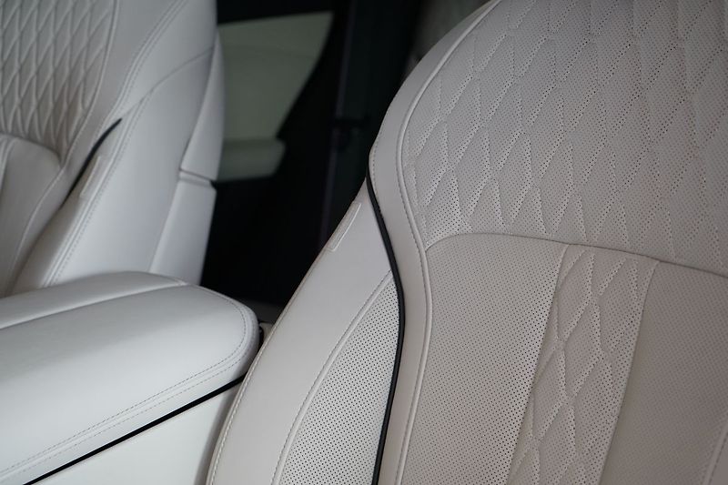 BMW X6 30d xDrive, Vzudch, Masáž - fotka 21 z 47