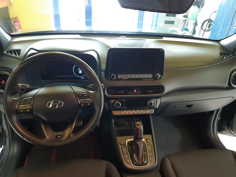 Hyundai Kona 1.6 T-GDI 145KW N-LINE 4WD     - fotka 9 z 31