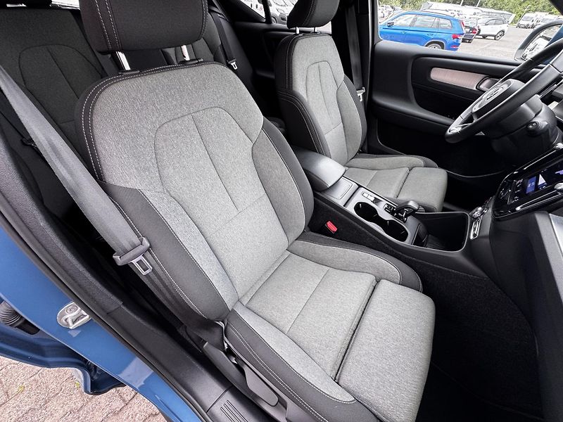 Volvo XC40 T2 FWD MOMENTUM // 1. maj. - fotka 15 z 41