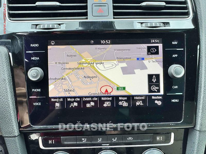 Volkswagen Golf (2018) 1.6TDi, DSG, LED, navi - fotka 11 z 16