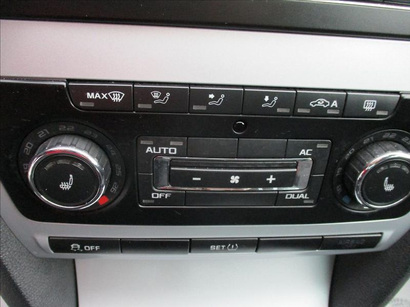 Škoda Octavia 1,2 TSI, digiklima,servis,tažn - fotka 22 z 40