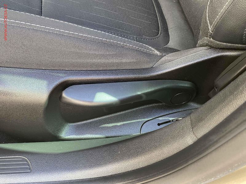 Renault Mégane (2018) 1.6 SCe, ČR, AC, tempo, park - fotka 14 z 16