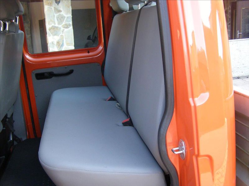 Volkswagen Transporter 1,9   DVOJKABINA 6 MIST - fotka 17 z 27