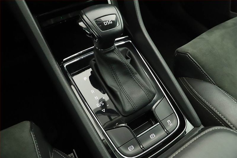 Škoda Karoq (2021) 1.5 TSI - fotka 13 z 17